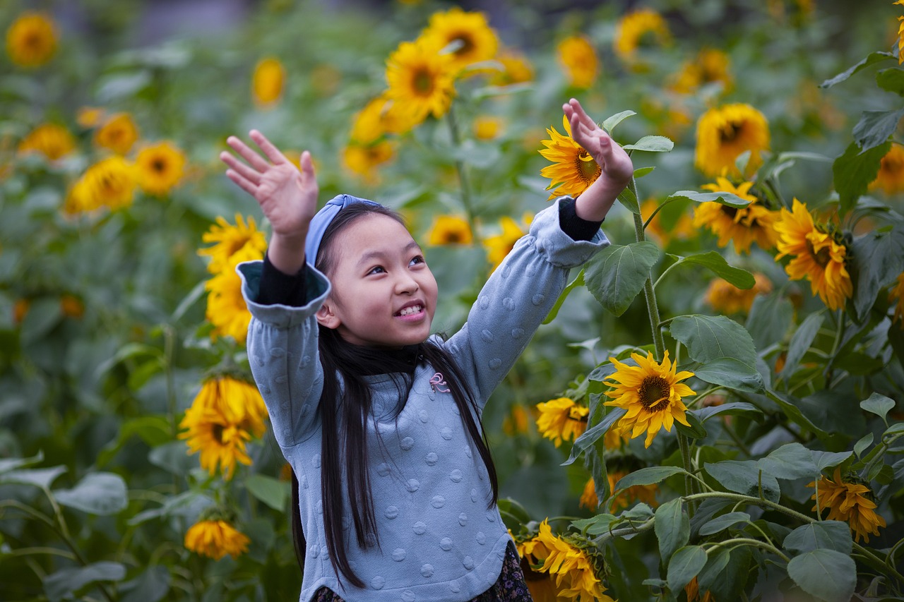 child, girl, sunflowers-7015868.jpg